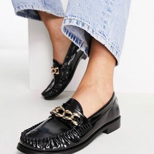 flat loafers in black